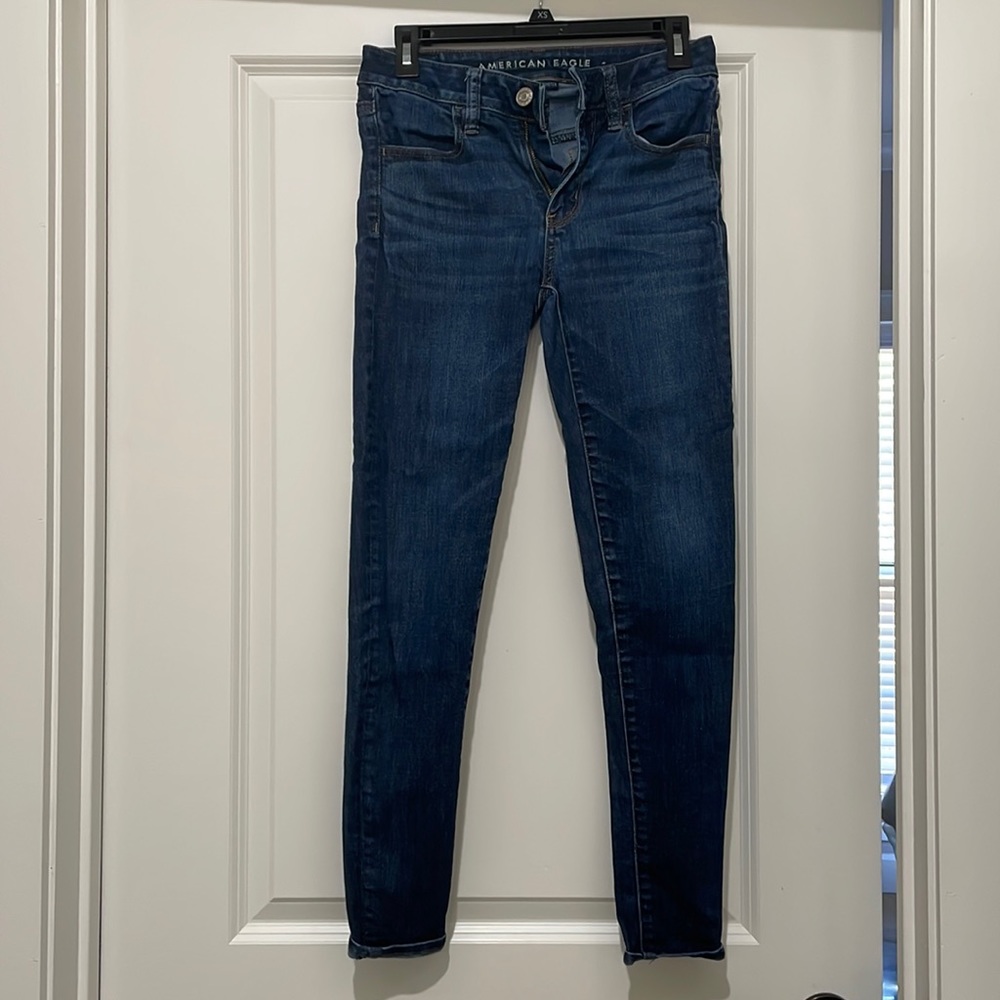 Women’s American Eagle skinny jeans